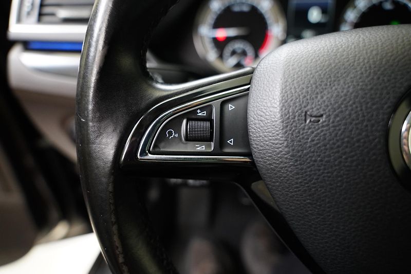 Škoda Superb - fotka 16 z 30