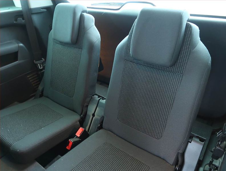 Peugeot 5008 (2013) Active 2.0 BlueHDi, 7 míst - fotka 17 z 17