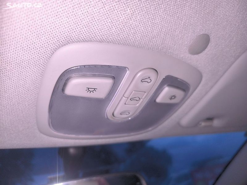 Hyundai i20 1,4,MAX VÝBAVA,100KM,1MAJ50LET - fotka 24 z 28