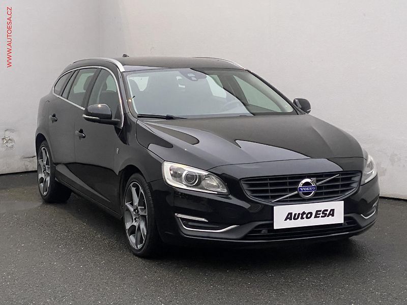 Volvo V60 (2016) 2.0 D4, Ocean Race, AT - fotka 1 z 18
