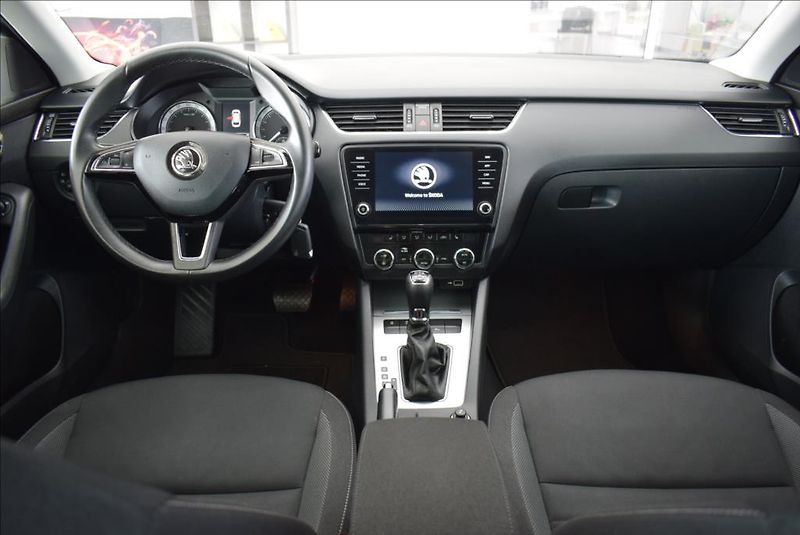Škoda Octavia 1,6 TDi, DSG,NAVI,serviska, - fotka 16 z 40