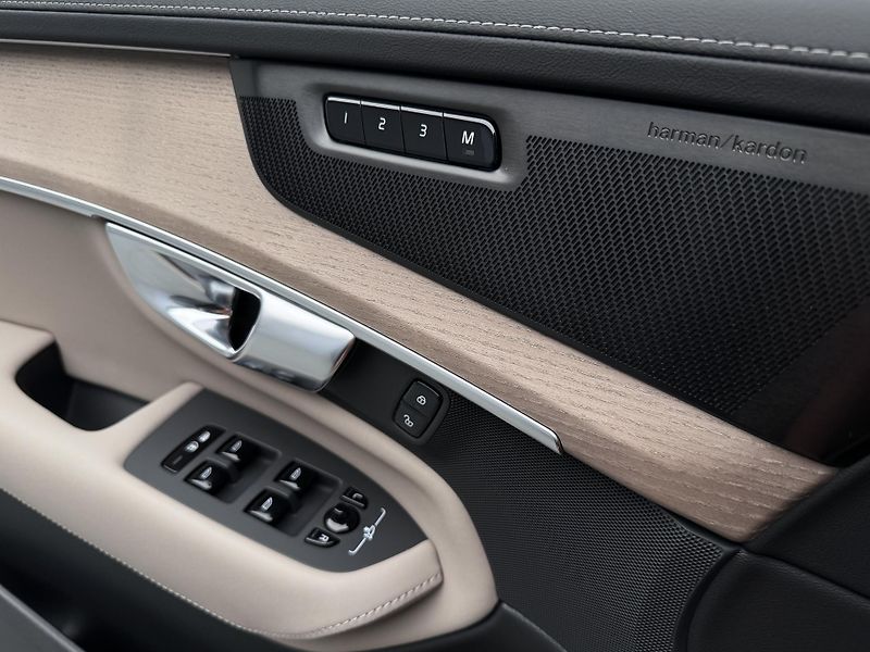 Volvo XC90 (2026) T8 AWD RECHARGE DARK PLUS 7m - fotka 23 z 25