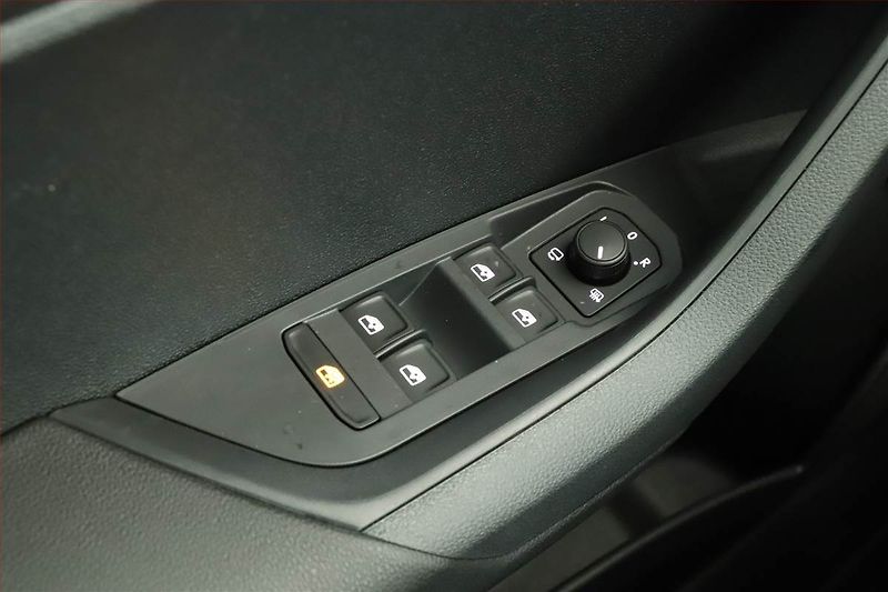 Škoda Karoq (2025) 1.5 TSI, Top Selection, AT, AC - fotka 16 z 17