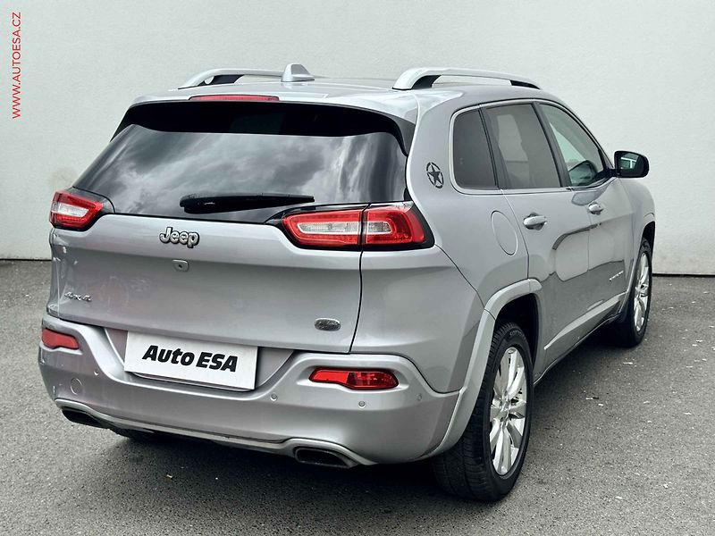 Jeep Cherokee (2017) 2.2 CRDi 4x4, Overland, AT - fotka 4 z 18