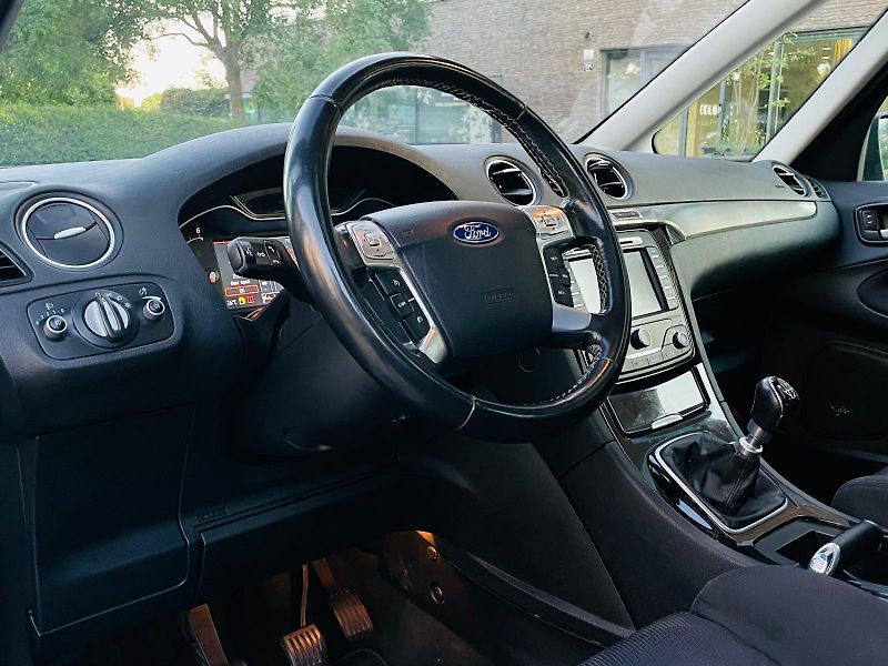 Ford Galaxy 2.0TDCi MAN 7MÍST KAMERA TAŽNÉ - fotka 25 z 45