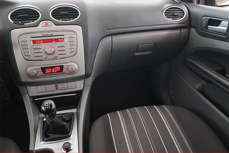 Ford Focus (2008) 1.6 16V, po STK, servisované - fotka 8 z 15