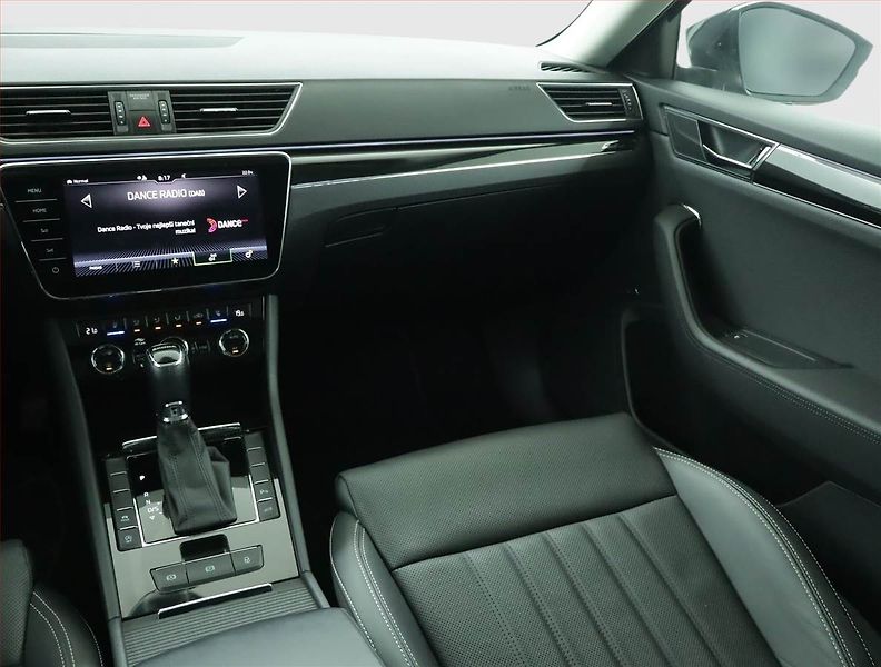 Škoda Superb (2023) Laurin&Klement 2.0 TDI - fotka 8 z 27