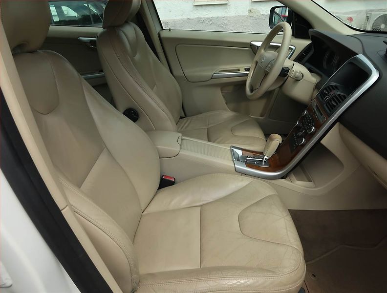 Volvo XC60 (2009) Momentum D5, 4X4, Automat - fotka 9 z 17