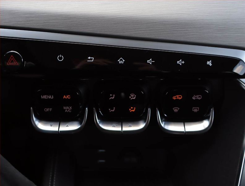BAIC BJ30 (2025) 1.5T, Serv.kniha, Kůže, Navi - fotka 13 z 19