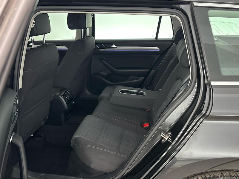 Volkswagen Passat Bussines - fotka 8 z 29