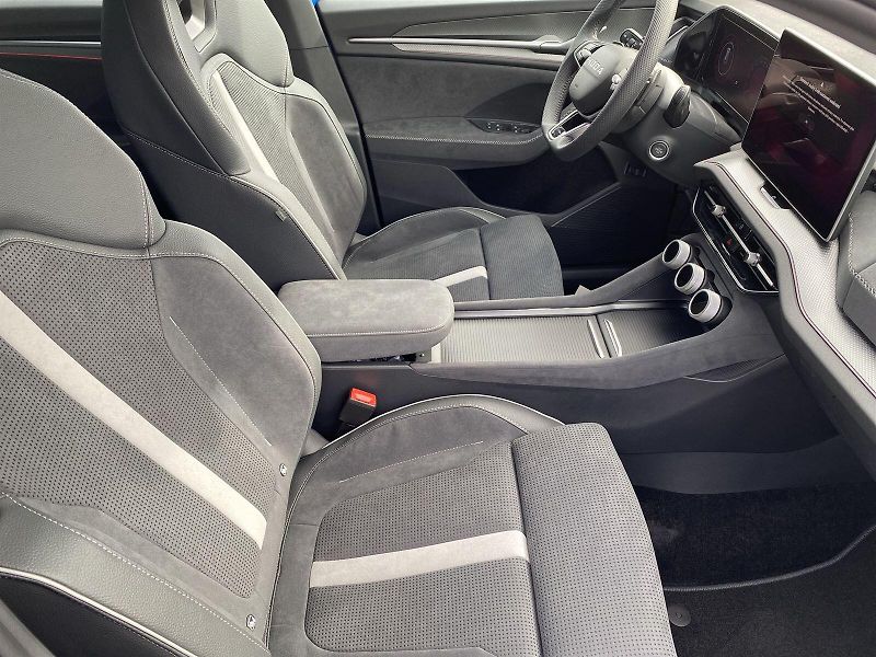 Škoda Kodiaq (2025) 2,0 TDI 142 kW 4x4 DSG Sportli - fotka 9 z 40