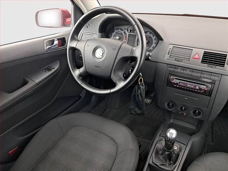 Škoda Fabia (2005) 1.2 12V, nová STK, zamluveno - fotka 7 z 14