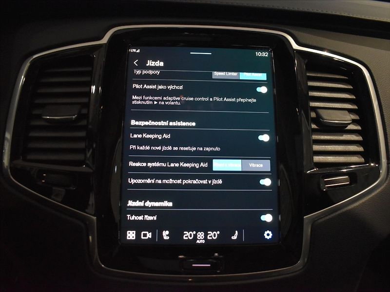 Volvo XC90 2,0 B5 AWD Ultimate tažné,Pano - fotka 21 z 28