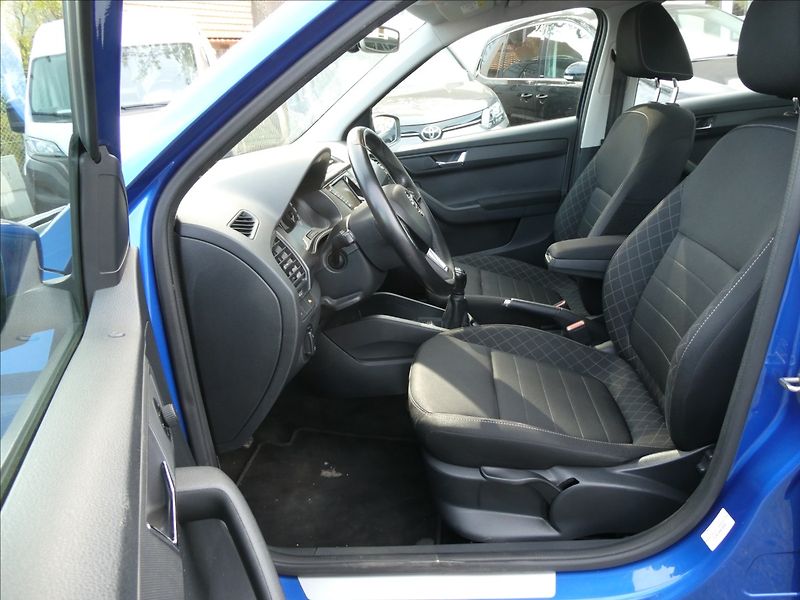 Škoda Fabia 1,0 TSi 81kW STYLE,ČR,navigace - fotka 17 z 39