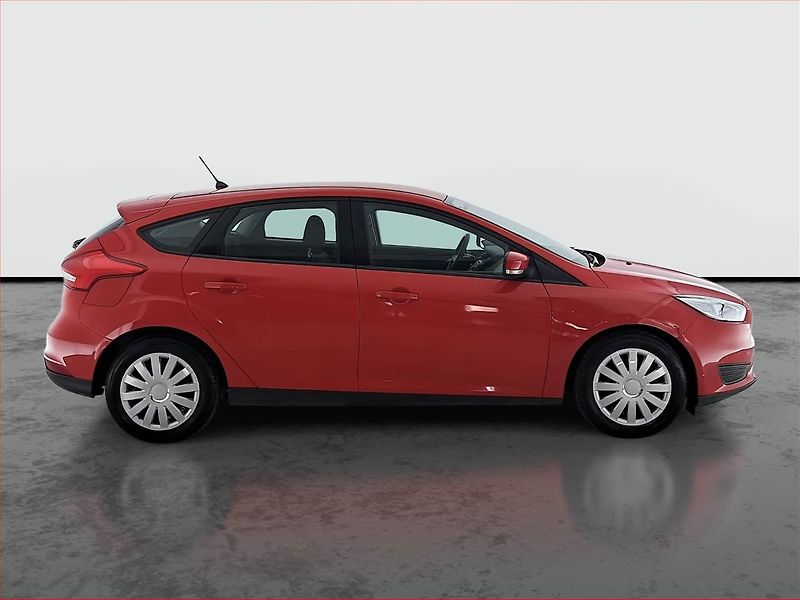 Ford Focus (2018) 1.6 i - fotka 6 z 16