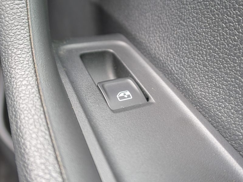 Škoda Fabia (2016) 11/16 1.0i 55KW – TEMPOMAT - fotka 25 z 38