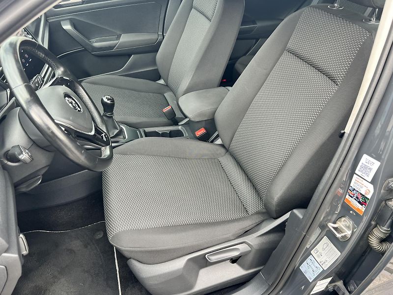 Volkswagen T-Roc 1.0 - fotka 9 z 22