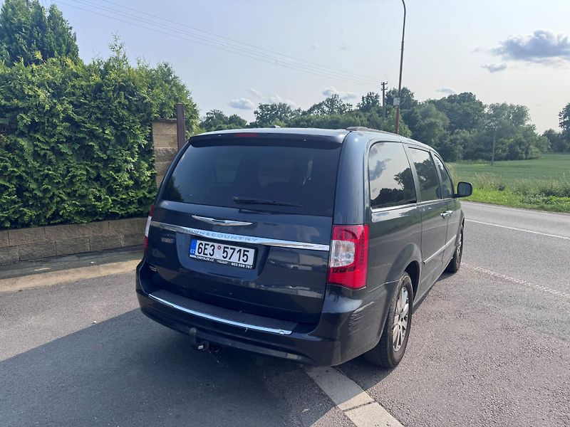Chrysler Town & Country (2014) 3,6 RT DVD Stown Kůže 2014 - fotka 4 z 20