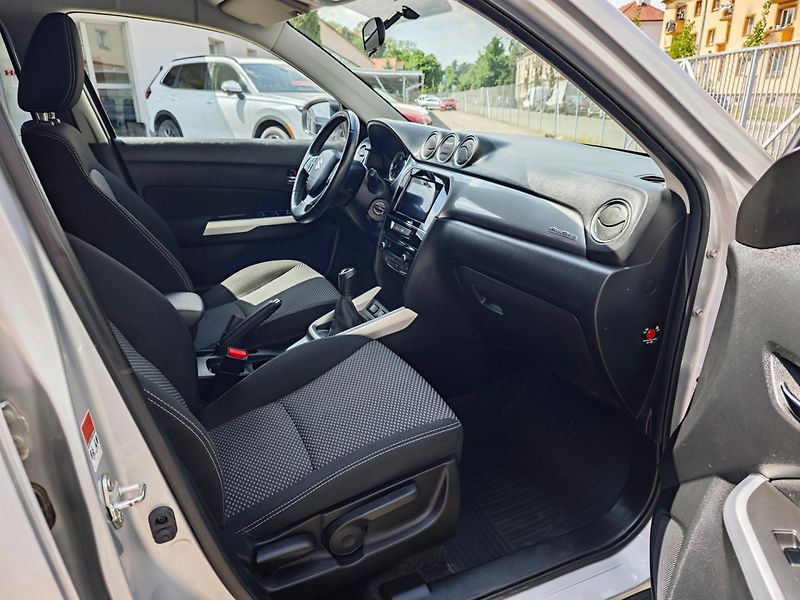 Suzuki Vitara (2016) 1.6 VVT ALLGrip 4x4 Kamera - fotka 11 z 42