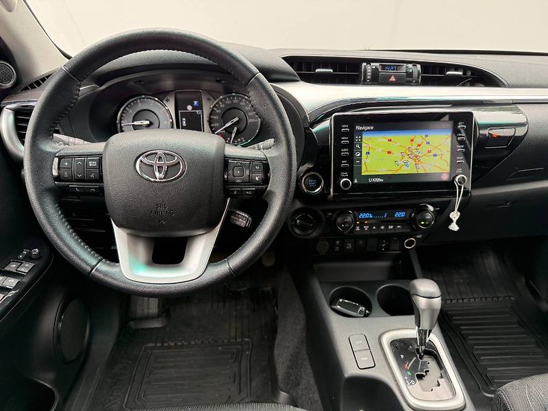 Toyota Hilux (2024) 2.8 D-4D 150 kW Executive 4x4 - fotka 5 z 25