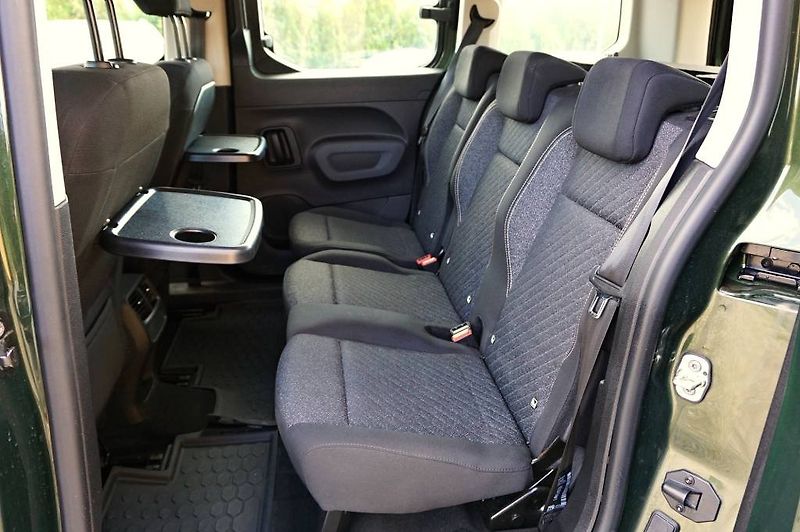 Peugeot Rifter (2024) 1,5HDI 96 kW - fotka 16 z 38