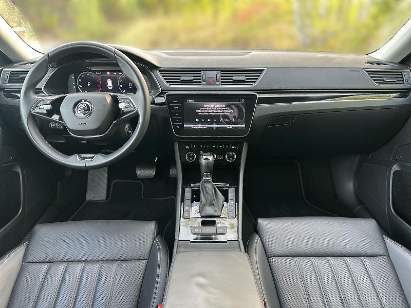 Škoda Superb (2023) Combi 2.0 TDI DSG L&K - fotka 5 z 39