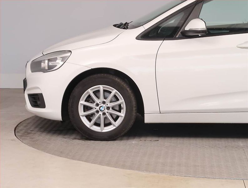 BMW Řada 2 (2015) 218i Active Tourer, Automat - fotka 15 z 17