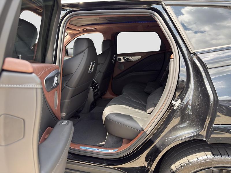 BMW XM 50e - fotka 13 z 20