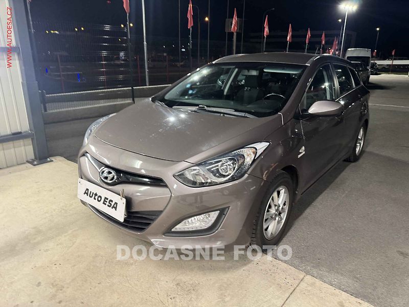 Hyundai i30 (2015) 1.6 MPi, 2.maj,ČR, AC, tempo - fotka 1 z 3