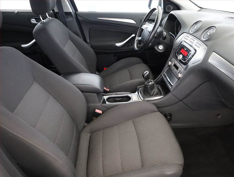 Ford Mondeo (2010) 2.0 TDCi, ČR,1.maj, Tempomat - fotka 7 z 17