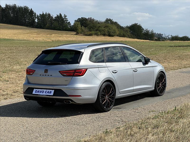 Seat Leon 2,0 TSI Cupra 221kW 4Drive DSG - fotka 7 z 32