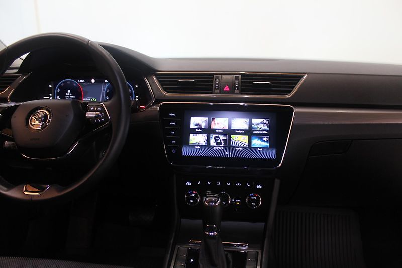 Škoda Superb (2023) 2.0TDI DSG Matrix Display - fotka 29 z 35