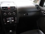 Volkswagen Touran (2014) 1.6 TDI, Navi, Tempomat - náhled 8