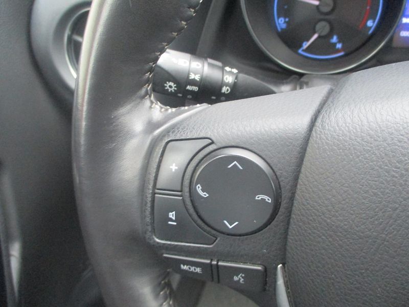 Toyota Auris 1.6 D-4D - fotka 19 z 34