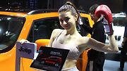 Tradičně nejfotogeničtější modelky jsem nalezl na stánku Jeepu