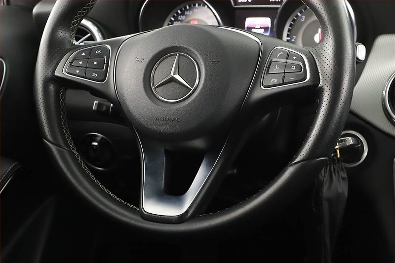 Mercedes-Benz GLA (2016) 200 CDI 4MATIC, 4X4 - fotka 14 z 18