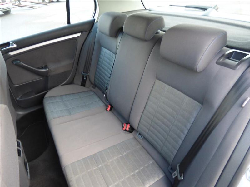 Volkswagen Golf 1,6 Digi Klima,Webasto  Tour - fotka 17 z 42