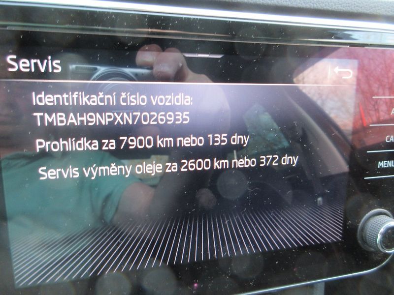 Škoda Superb 2.0 TDI 110kW  Style DSG, tažn - fotka 13 z 20