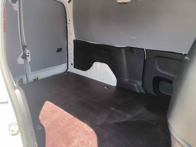 Opel Combo (2020) 1.5CDTi MAXi, AC - fotka 9 z 21