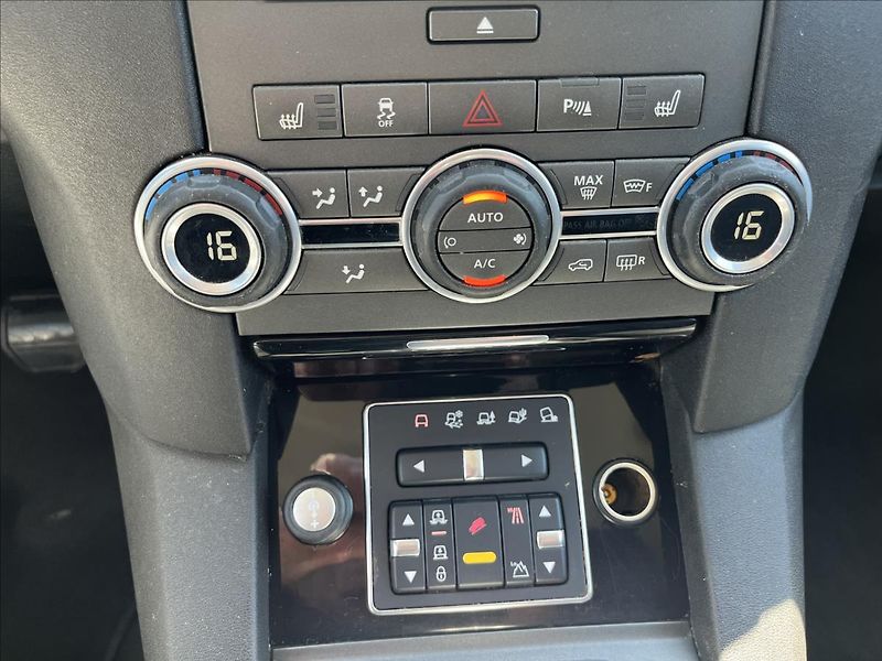 Land Rover Discovery 3,0 SDV6 7.MÍST 4x4 ROZVODY - fotka 21 z 44