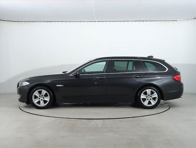 BMW Řada 5 (2013) 520d, Automat, Navi, Xenony - fotka 3 z 27