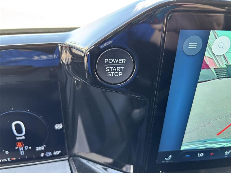 Ford Tourneo Custom 2,0 EcoBlue 125kW Titanium L2 - fotka 28 z 38