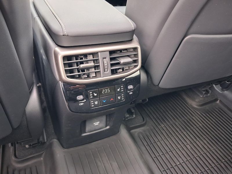 Lexus RX 350h 2,5 HSD e-CVT Luxury 4×4 E-FOU - fotka 25 z 27