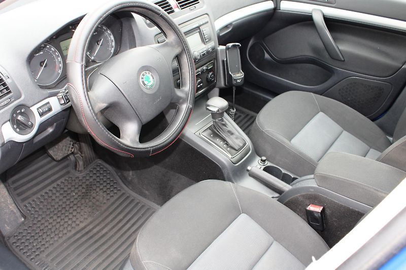 Škoda Octavia (2007) 1,6i AUTOMAT KLIMA EL.OKNA ALU - fotka 9 z 16