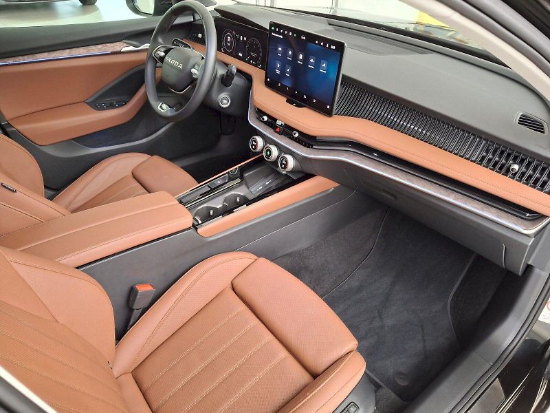 Škoda Superb (2025) L&K DSG 2,0TSi 150kW - fotka 14 z 35