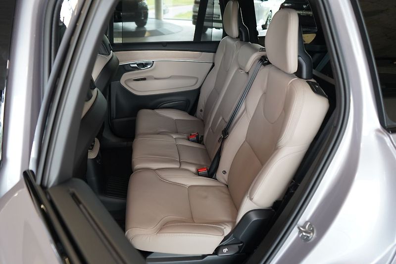 Volvo XC90 T8 PLUS Dark, Vzduch,Ventilace - fotka 41 z 46