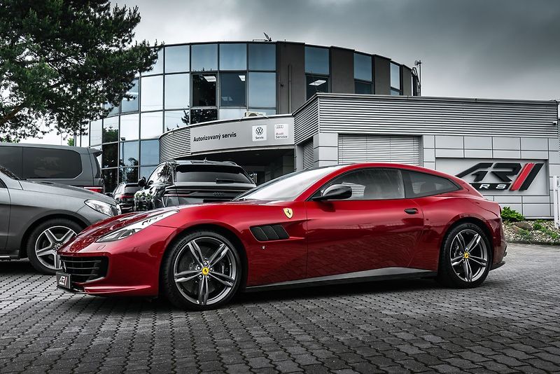 Ferrari GTC4 Lusso - fotka 31 z 31