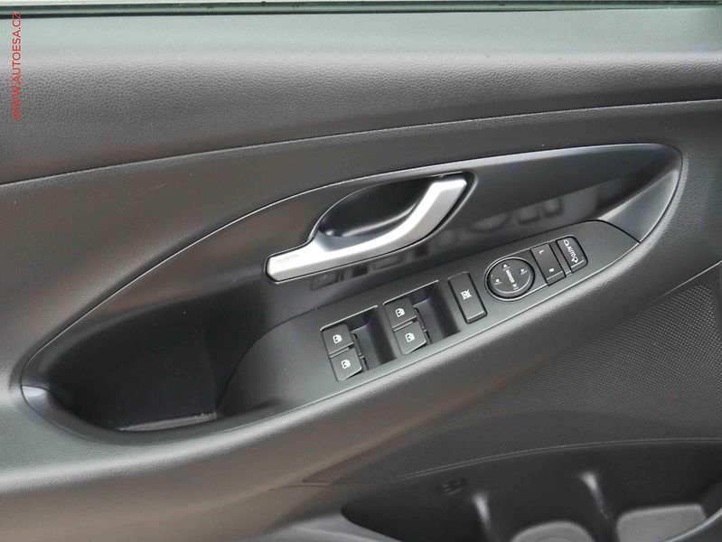 Hyundai i30 (2022) 1.5T-GDi, 2.maj,ČR, servis - fotka 16 z 16