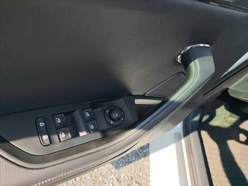 Škoda Superb 2,0 TDI 147 Style DSG - fotka 10 z 11