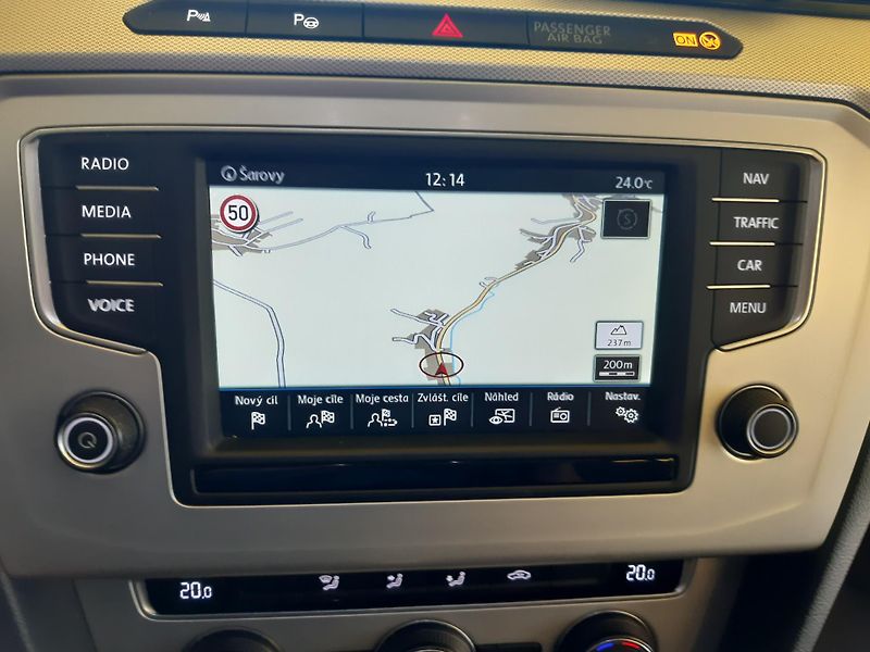 Volkswagen Passat 2.0 TDI COMBI NAVI TEMPOMAT - fotka 11 z 21